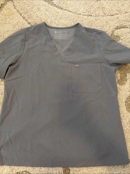Figs Tops - FIGS Women’s V-Neck Short Sleeve Top in Slate Gray